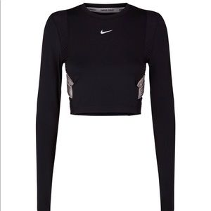 Nike AeroAdapt Pro Crop Top